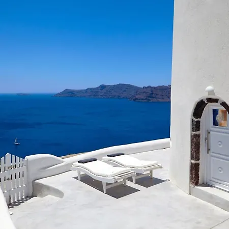 Santorini Windswept: Caldera View With Hot Tub Tholos (Santorini)