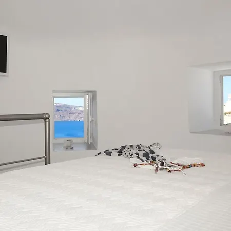 Santorini Windswept: Caldera View With Hot Tub Villa *