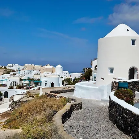 Santorini Windswept: Caldera View With Hot Tub Villa *
