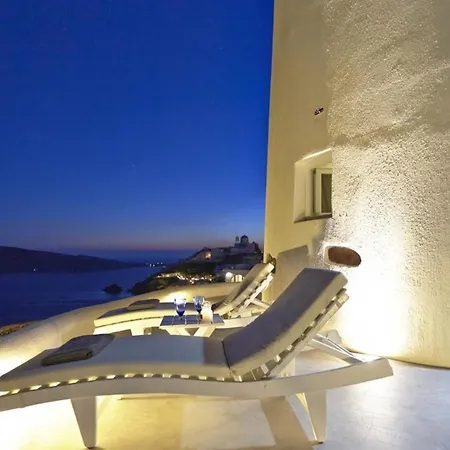 Santorini Windswept: Caldera View With Hot Tub Villa Tholos (Santorini)